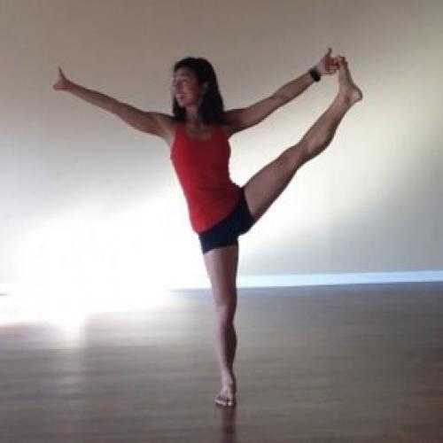 Позы йоги стоя на баланс. от врикшасана до ардха чандрасана | yogamaniya