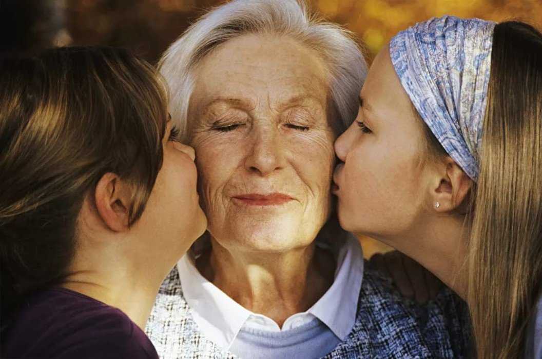 Почему бабушки и дедушки по материнской линии ближе к внукам?