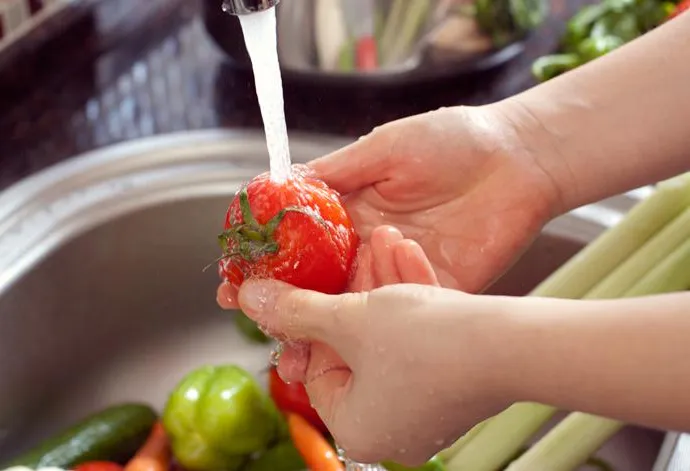 Как мыть фрукты и овощи: полное руководство