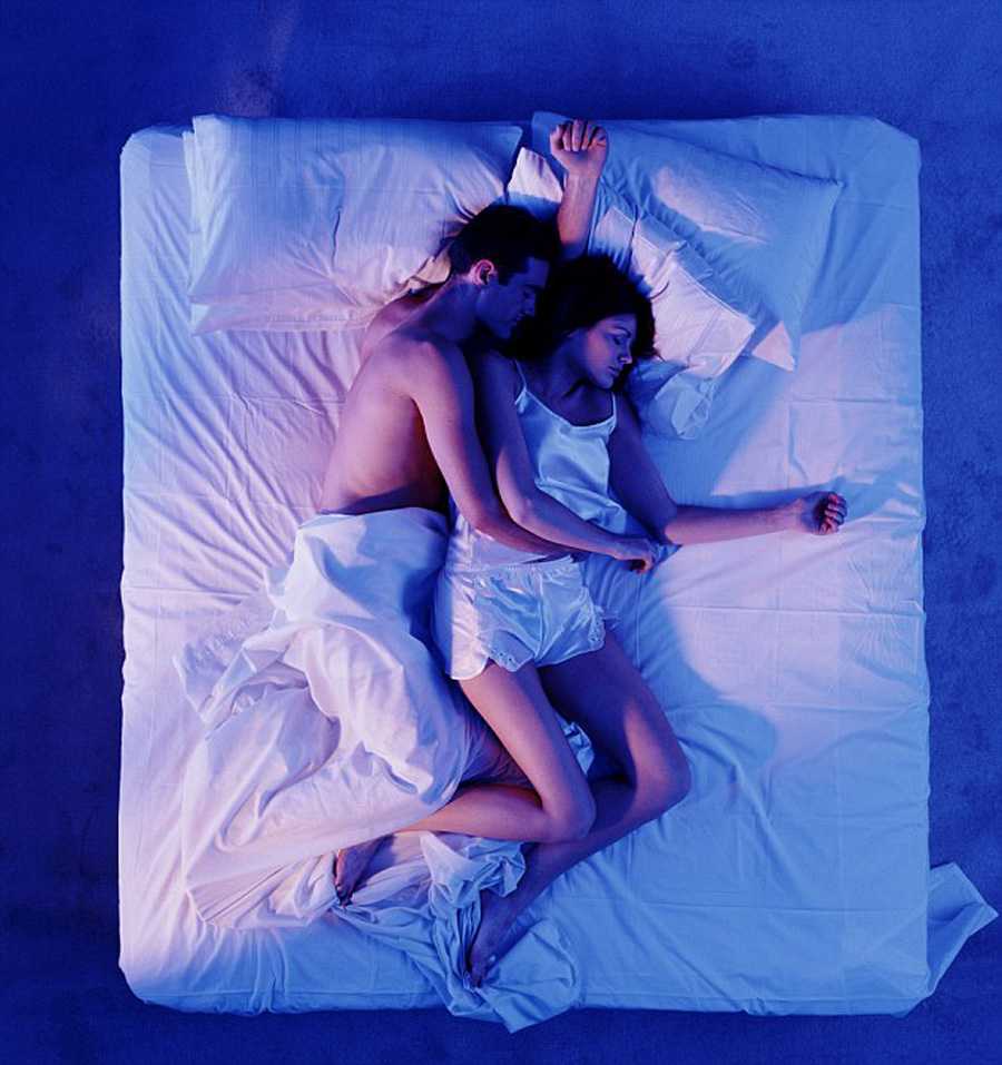 Тест: позы сна влюбленных значение (точность 100 процентов)!