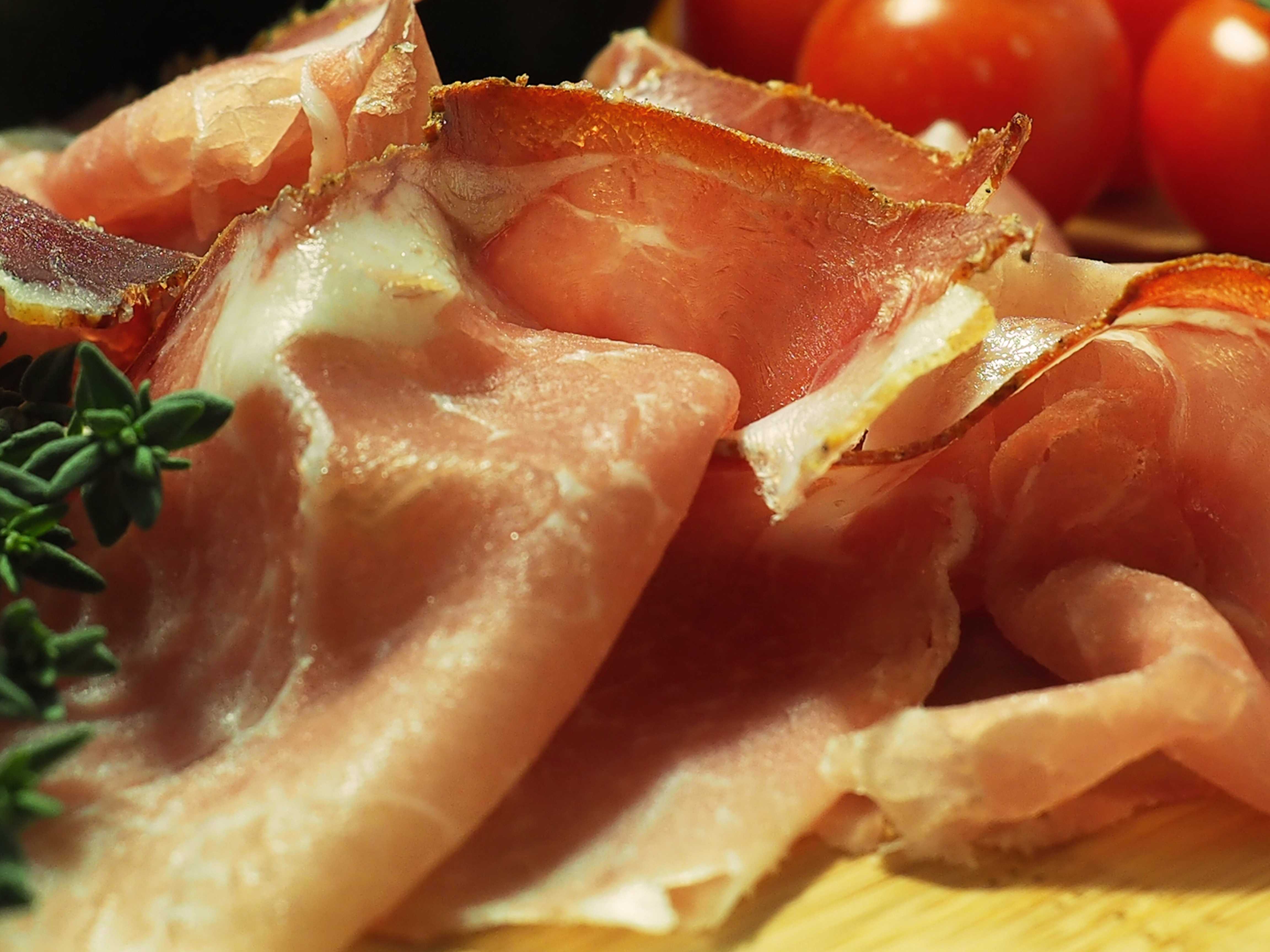 Свиное сало: состав, вред и польза для организма, калорийность продукта. как растопить и почему надо есть сало каждый день?