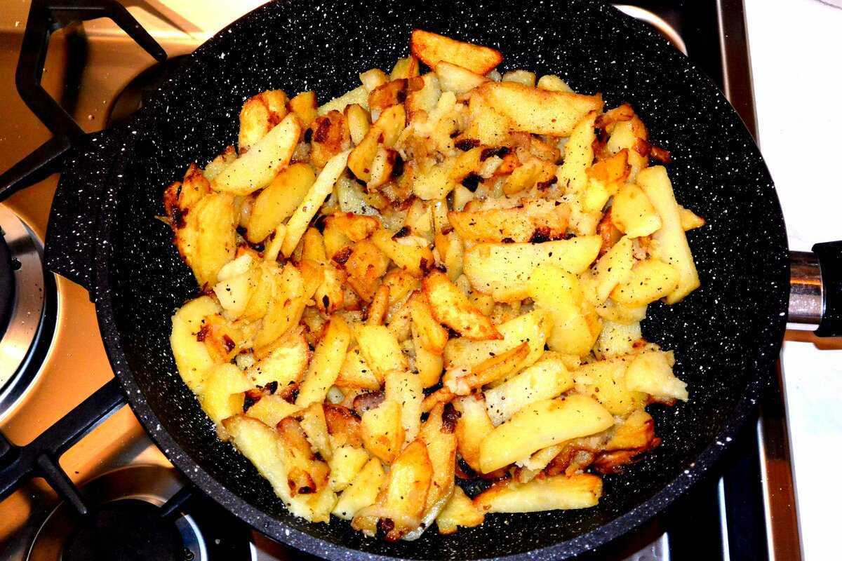 Жареная картошка без лука на сковороде рецепт с фото