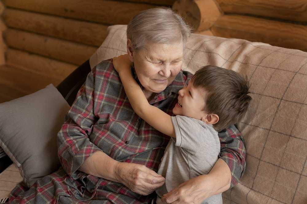 Вот почему дети любят бабушек и дедушек больше, чем вас