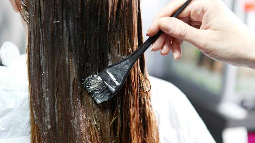 Скрытое окрашивание волос 2021-2022: тренды, цвета