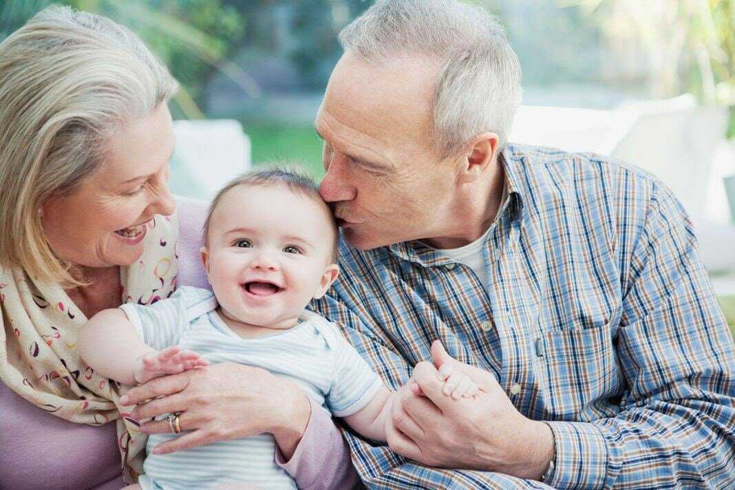 Почему бабушки любят внуков больше, чем своих детей
