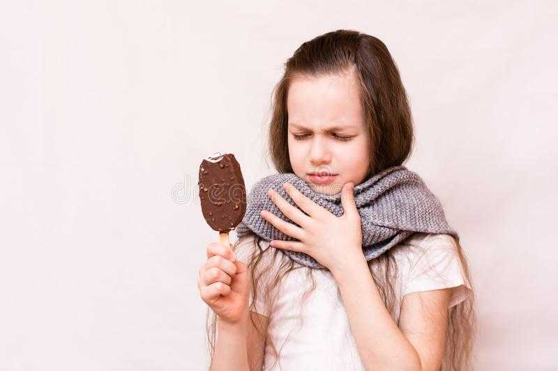 Болит горло после мороженого – в чем причина? можно ли заболеть после мороженого