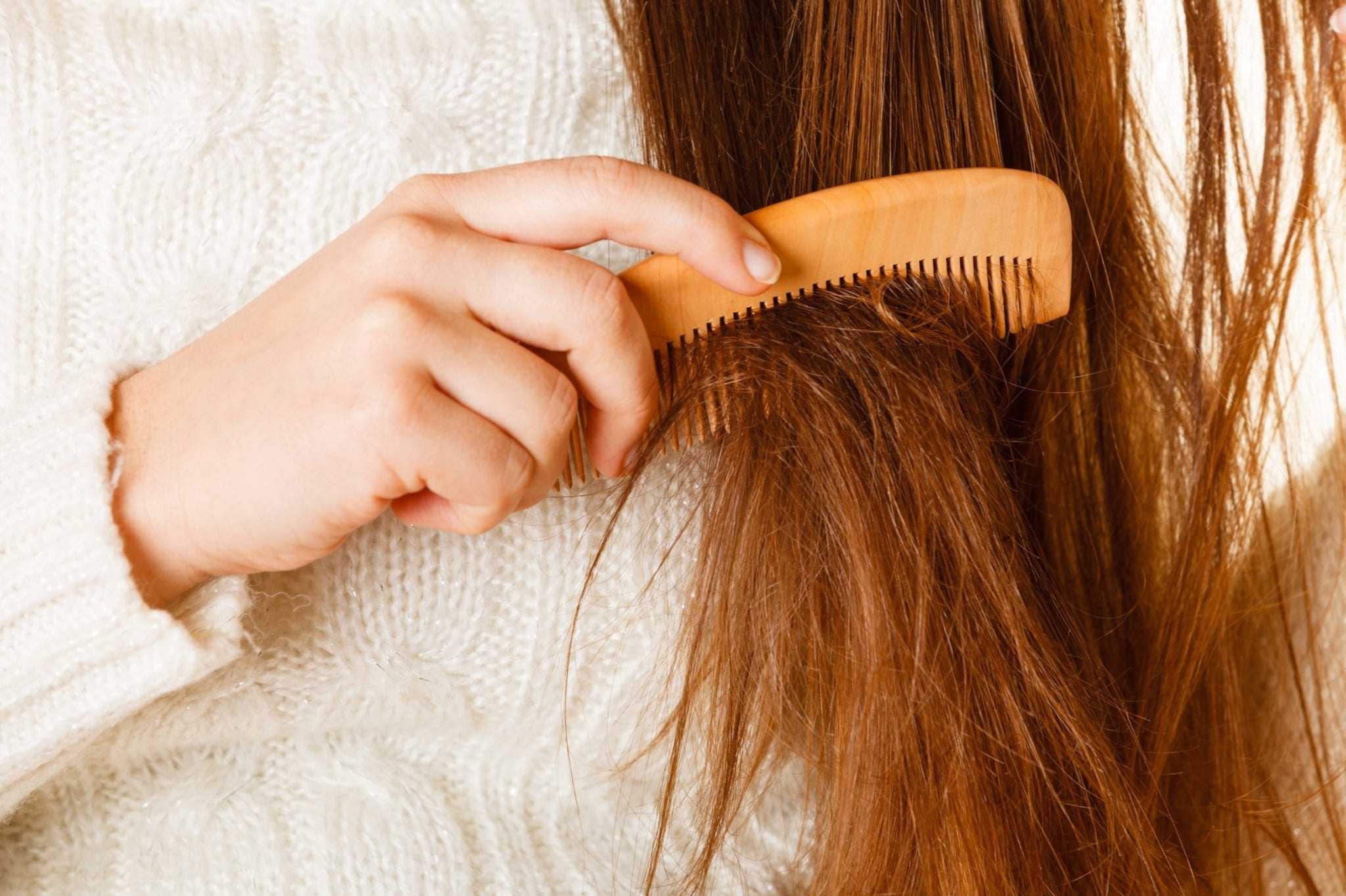 Как сохранить волосы расчесывая