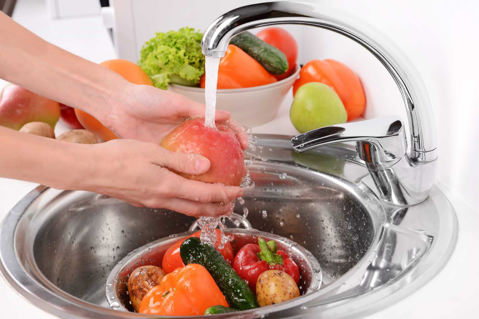 Почему надо мыть фрукты и овощи