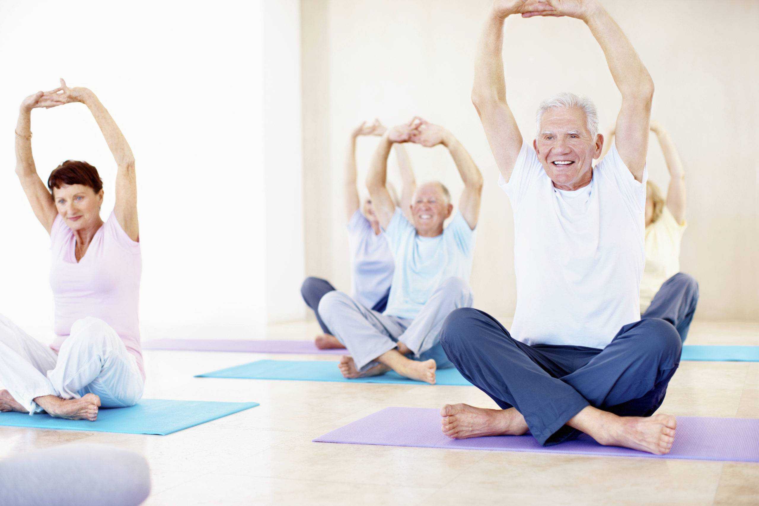 Йога для пожилых людей: видео, комплексы упражнений