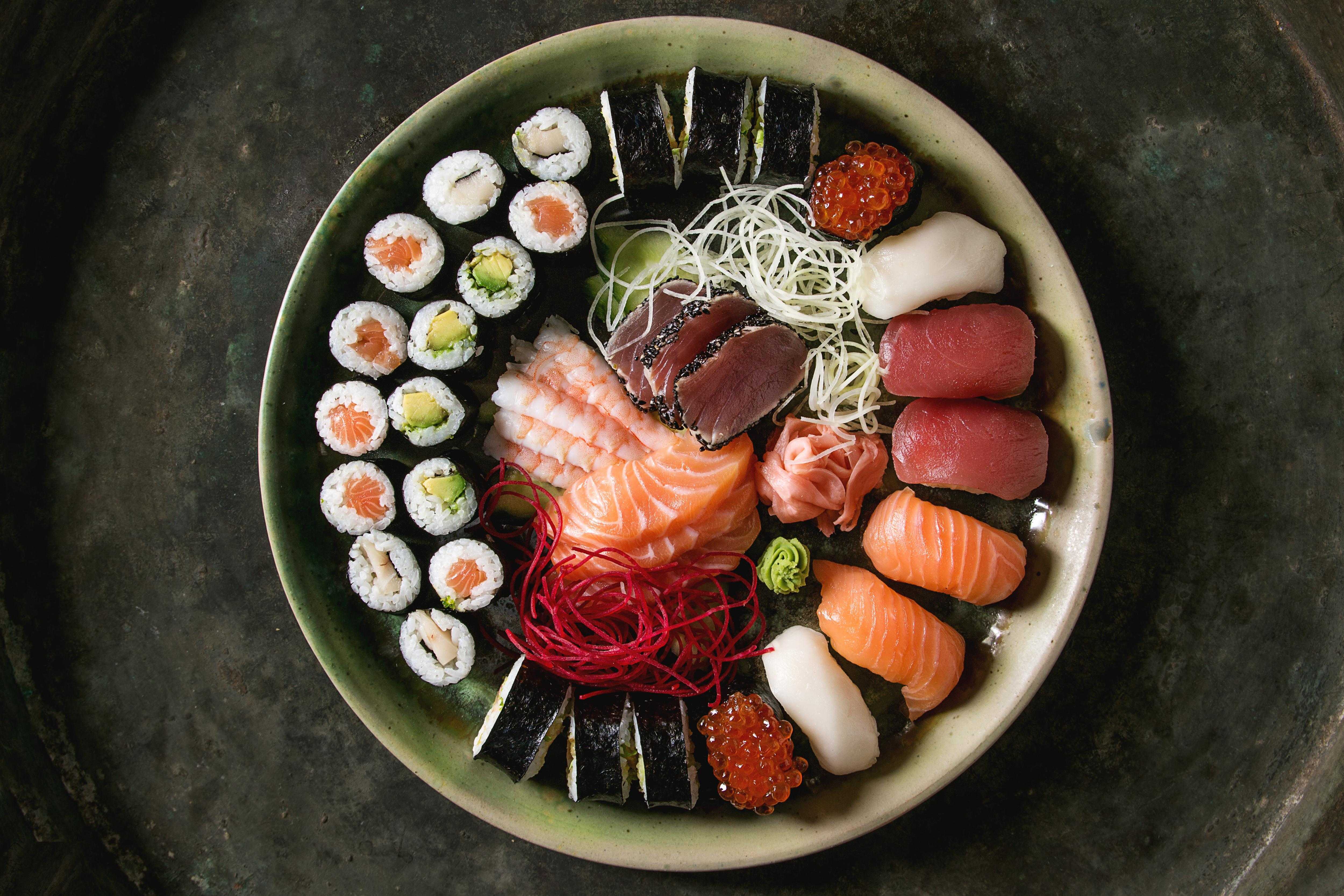 Суши при простуде. Сашими суши. Суши, сашими, роллы. Японская кухня Эстетика. Роллы японское блюдо.