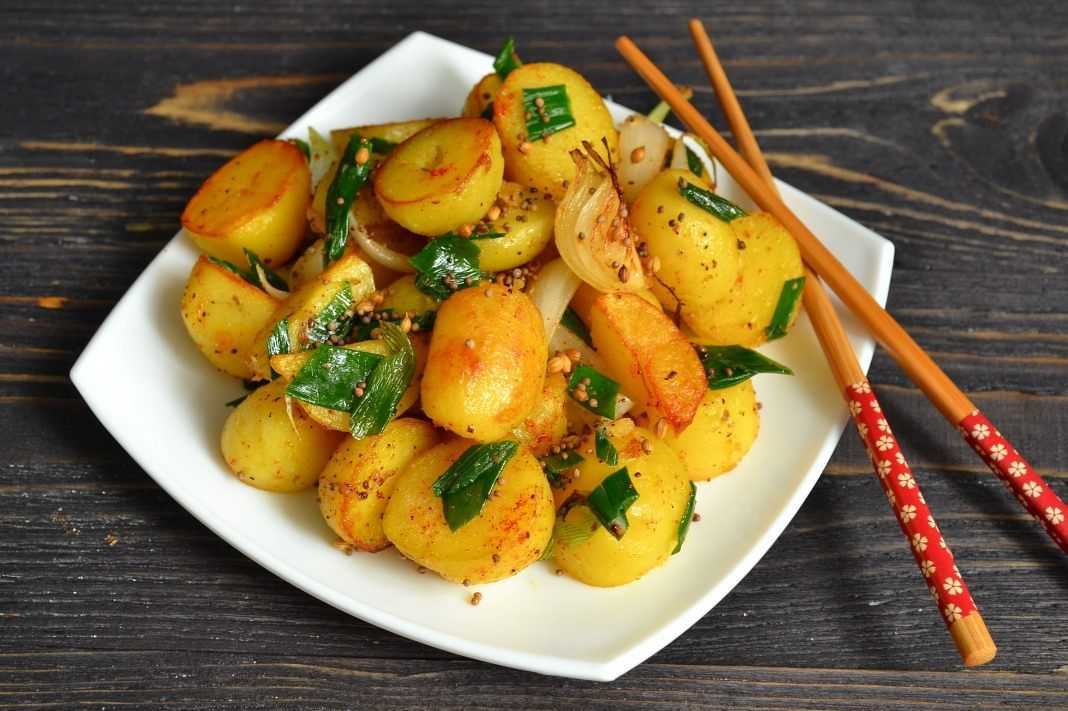 Блюда приготовленные из картофеля. Жареный картофель. Жареная картошка. Блюда из молодого картофеля. Красивая картошка.