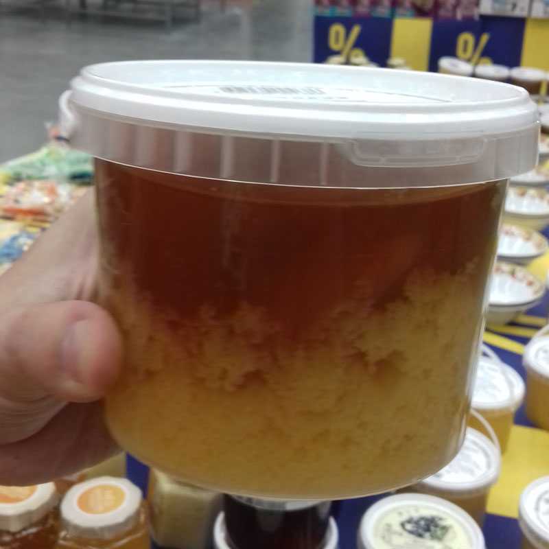 Горячий мёд: состав, польза и вред, с чаем